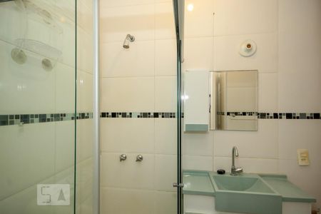 Banheiro  de apartamento à venda com 1 quarto, 45m² em Copacabana, Rio de Janeiro