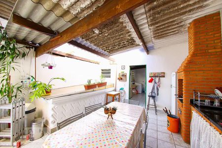 Casa à venda com 225m², 3 quartos e 2 vagasVaranda