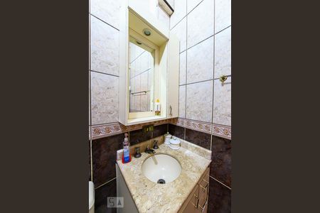 Casa à venda com 225m², 3 quartos e 2 vagasBanheiro da Suite