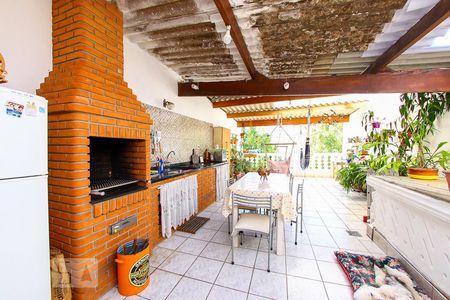 Casa à venda com 225m², 3 quartos e 2 vagasVaranda