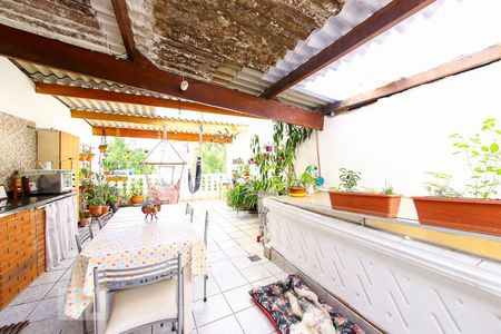 Casa à venda com 225m², 3 quartos e 2 vagasVaranda