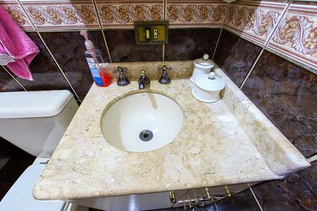 Casa à venda com 225m², 3 quartos e 2 vagasBanheiro da Suite