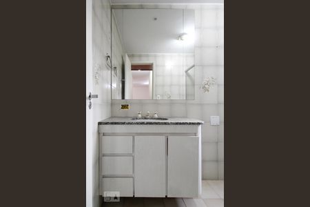 Apartamento para alugar com 75m², 2 quartos e 1 vagaBanheiro 