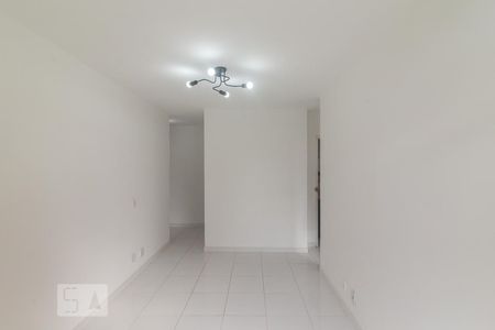 Sala de apartamento para alugar com 2 quartos, 58m² em Barra da Tijuca, Rio de Janeiro