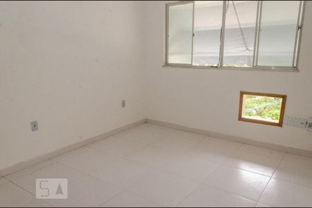 Quarto 1 de casa para alugar com 2 quartos, 84m² em Tanque, Rio de Janeiro