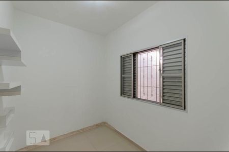 Quarto de casa para alugar com 2 quartos, 180m² em Jardim Limoeiro, São Paulo