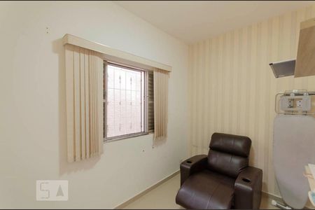 Quarto de casa para alugar com 2 quartos, 180m² em Jardim Limoeiro, São Paulo