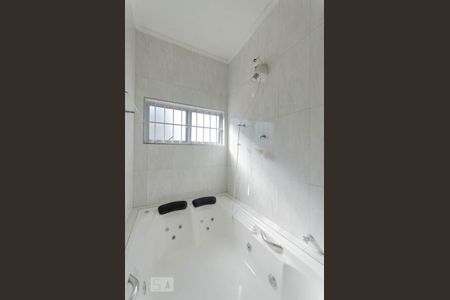 Casa à venda com 180m², 2 quartos e 2 vagasBanheiro Suíte