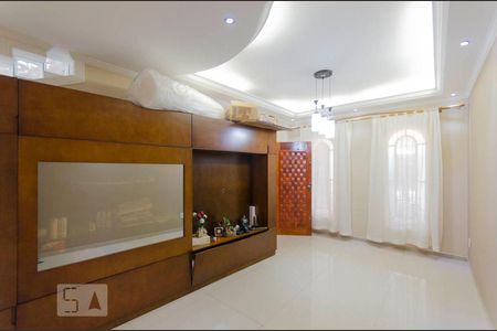 Casa à venda com 180m², 2 quartos e 2 vagasSala