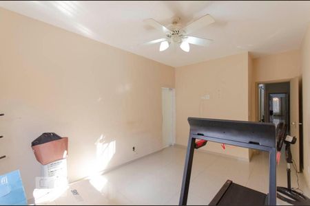 Casa à venda com 180m², 2 quartos e 2 vagasSuíte