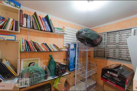 Casa à venda com 180m², 2 quartos e 2 vagasQuarto de Serviço