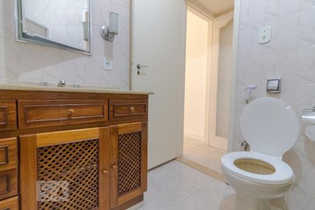 Banheiro de apartamento para alugar com 1 quarto, 46m² em Copacabana, Rio de Janeiro