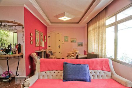 Casa à venda com 340m², 3 quartos e 4 vagasSala