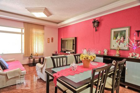 Casa à venda com 340m², 3 quartos e 4 vagasSala