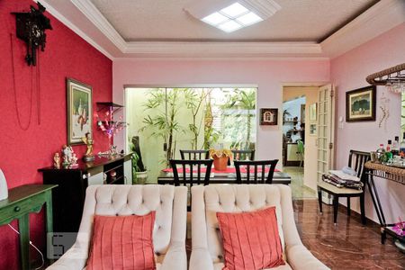 Casa à venda com 340m², 3 quartos e 4 vagasSala