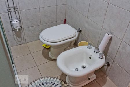 Casa à venda com 340m², 3 quartos e 4 vagasBanheiro da Suíte 1