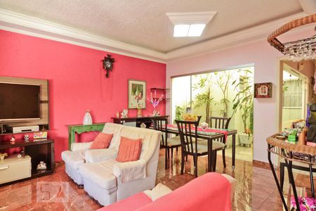 Casa à venda com 340m², 3 quartos e 4 vagasSala