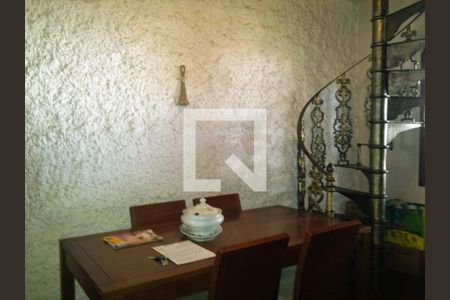 Casa à venda com 4 quartos, 241m² em Ouro Preto, Belo Horizonte
