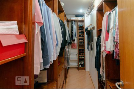 Apartamento à venda com 370m², 4 quartos e 4 vagasCloset da Suíte 1