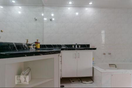 Apartamento à venda com 370m², 4 quartos e 4 vagasBanheiro da Suíte 1