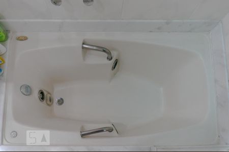 Apartamento à venda com 370m², 4 quartos e 4 vagasBanheiro da Suíte 1