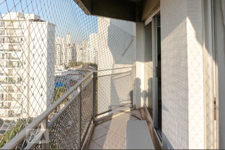 Apartamento à venda com 370m², 4 quartos e 4 vagasSacada da Suíte 1