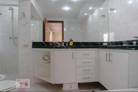 Apartamento à venda com 370m², 4 quartos e 4 vagasBanheiro da Suíte 1