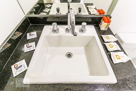 Studio para alugar com 26m², 1 quarto e 1 vaga Studio para alugar com 26m², 1 quarto e 1 vagaBanheiro