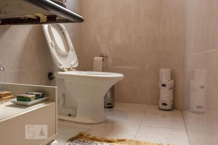 Casa de condomínio à venda com 370m², 4 quartos e 4 vagasToilet