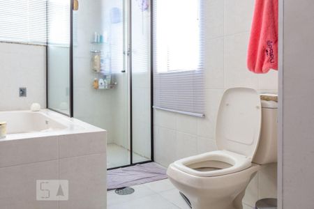 Casa de condomínio à venda com 370m², 4 quartos e 4 vagasSuíte - Banheiro