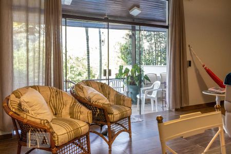 Casa de condomínio à venda com 370m², 4 quartos e 4 vagasChurasqueira