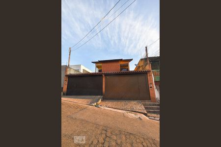 Casa para alugar com 150m², 3 quartos e 2 vagasFachada