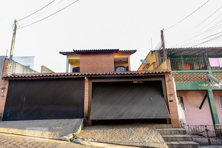 Casa para alugar com 150m², 3 quartos e 2 vagasFachada