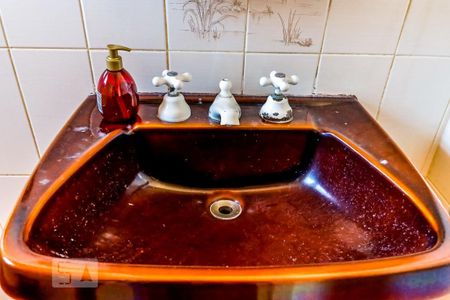 Casa à venda com 250m², 4 quartos e 2 vagasBanheiro