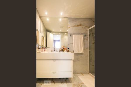 Apartamento à venda com 189m², 4 quartos e 2 vagasBanheiro da Suíte 1