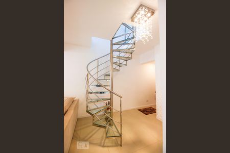 Apartamento à venda com 189m², 4 quartos e 2 vagasEscada