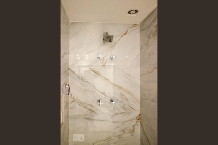 Apartamento à venda com 189m², 4 quartos e 2 vagasBanheiro da Suíte 2