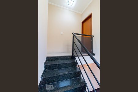Escadas de casa à venda com 3 quartos, 135m² em Vila Fátima, Guarulhos