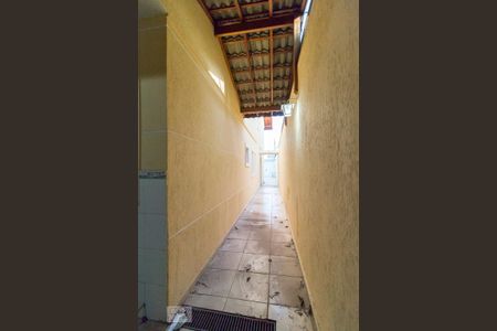 Casa à venda com 135m², 3 quartos e 4 vagasCorredor lateral externo