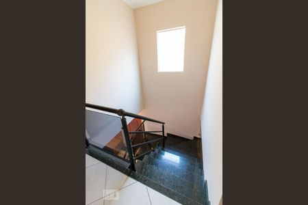 Casa à venda com 135m², 3 quartos e 4 vagasEscadas