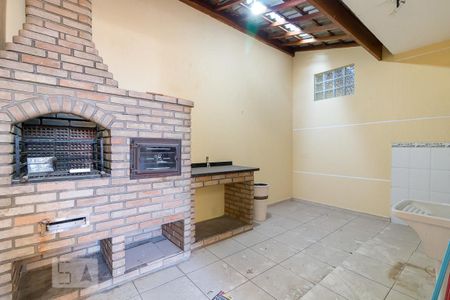 Casa à venda com 135m², 3 quartos e 4 vagasÁrea de serviço e churrasqueira