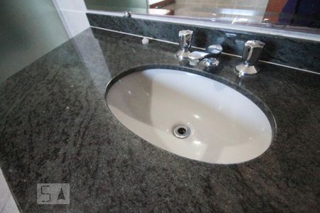 Casa à venda com 280m², 4 quartos e 2 vagasBanheiro