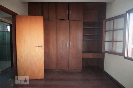 Casa à venda com 280m², 4 quartos e 2 vagasQuarto