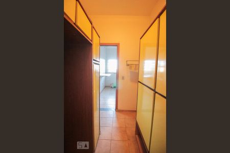 Casa à venda com 280m², 4 quartos e 2 vagasQuarto de Serviço