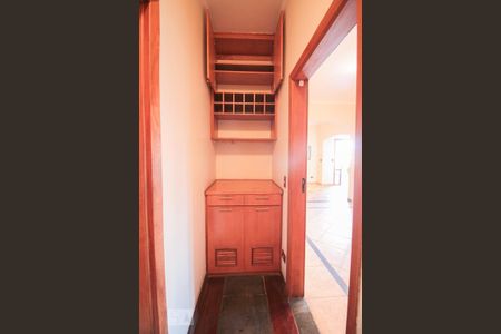 Casa à venda com 280m², 4 quartos e 2 vagasCorredor