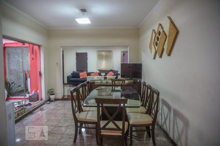 Casa à venda com 320m², 3 quartos e 6 vagasSala