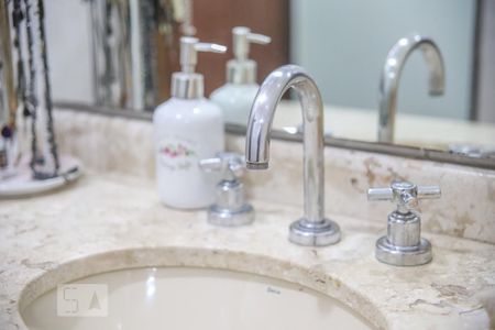 Casa à venda com 320m², 3 quartos e 6 vagasBanheiro da Suíte 2