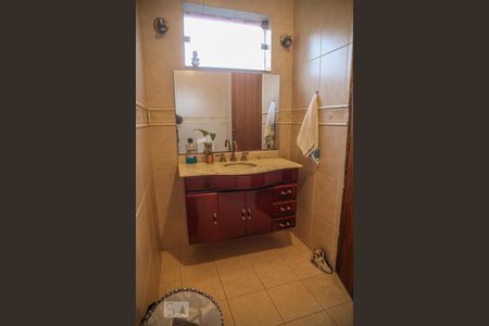 Casa à venda com 320m², 3 quartos e 6 vagasBanheiro da suíte 3