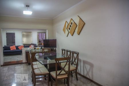 Casa à venda com 320m², 3 quartos e 6 vagasSala