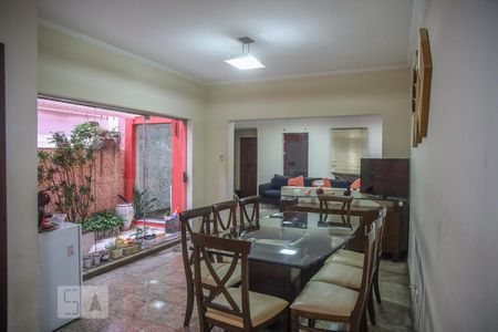 Casa à venda com 320m², 3 quartos e 6 vagasSala